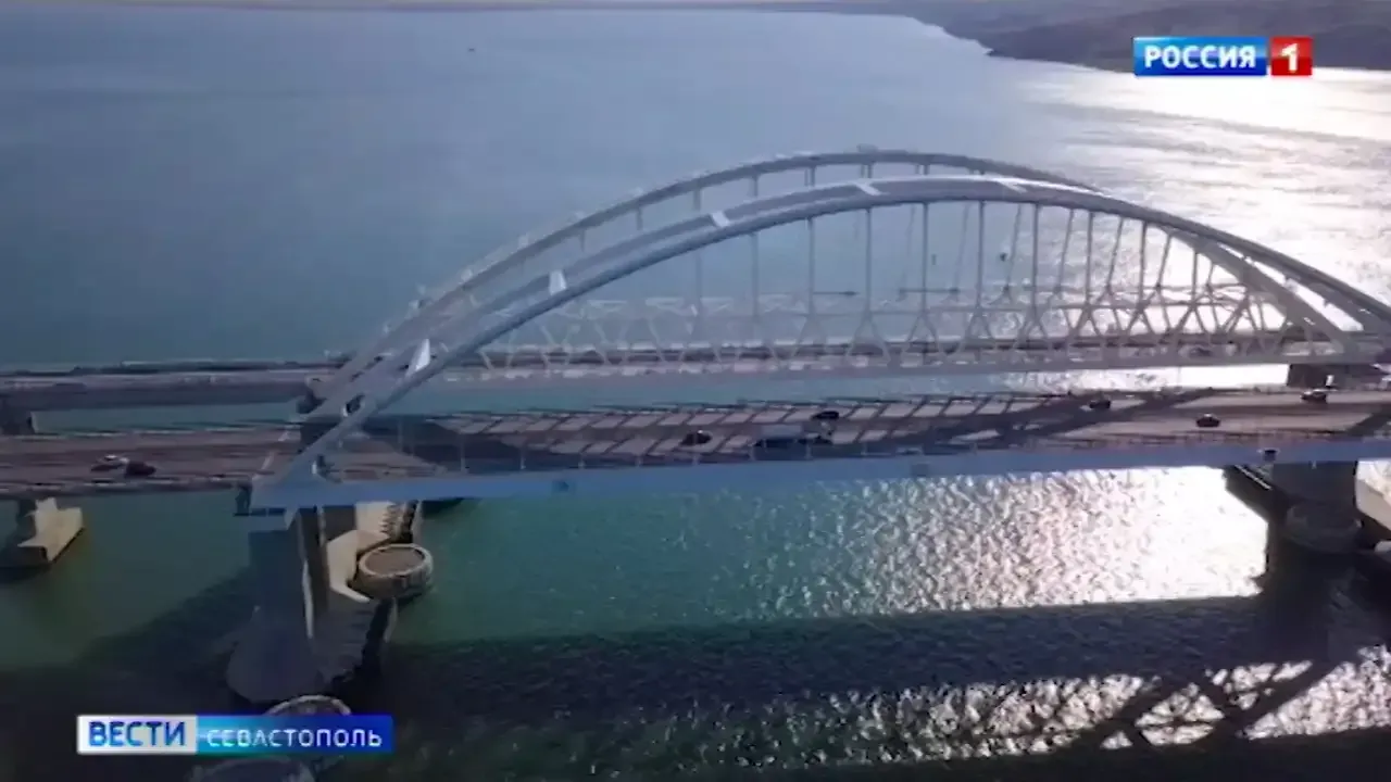 Семь поездов в Крым и обратно задерживаются из-за ситуации на Крымском мосту