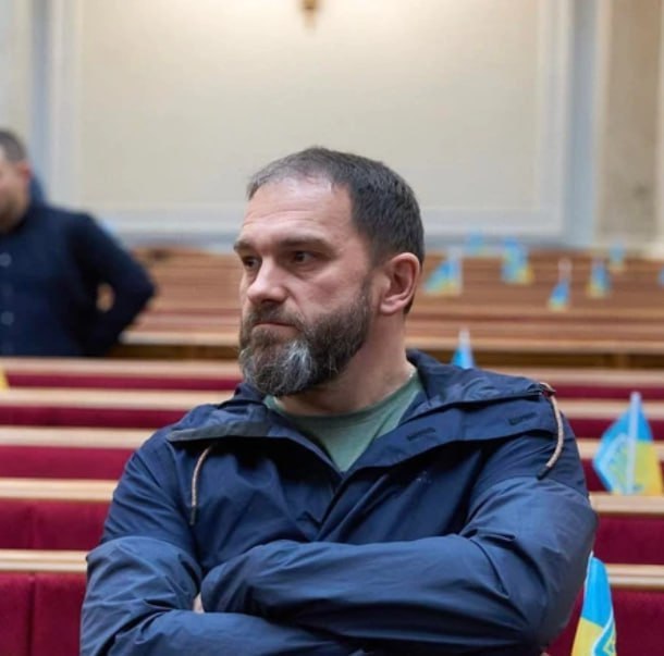 «Больше нет сил это терпеть. Каждый день происходит одно и то же: люди в балаклавах, без документов и без представления, с оружием запугивают и унижают граждан»