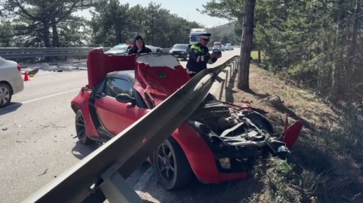 Влетел в отбойник: три человека пострадали в аварии на ЮБК