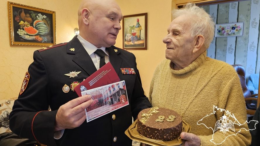 В Крыму и Севастополе росгвардейцы поздравили с праздником ветеранов Великой Отечественной войны