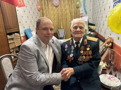 Александр Кулагин принял участие в чествовании Почетного гражданина Нахимовского района