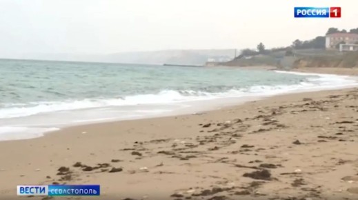 В Севастополе на пляже «Учкуевка» стартовала подготовка к курортному сезону