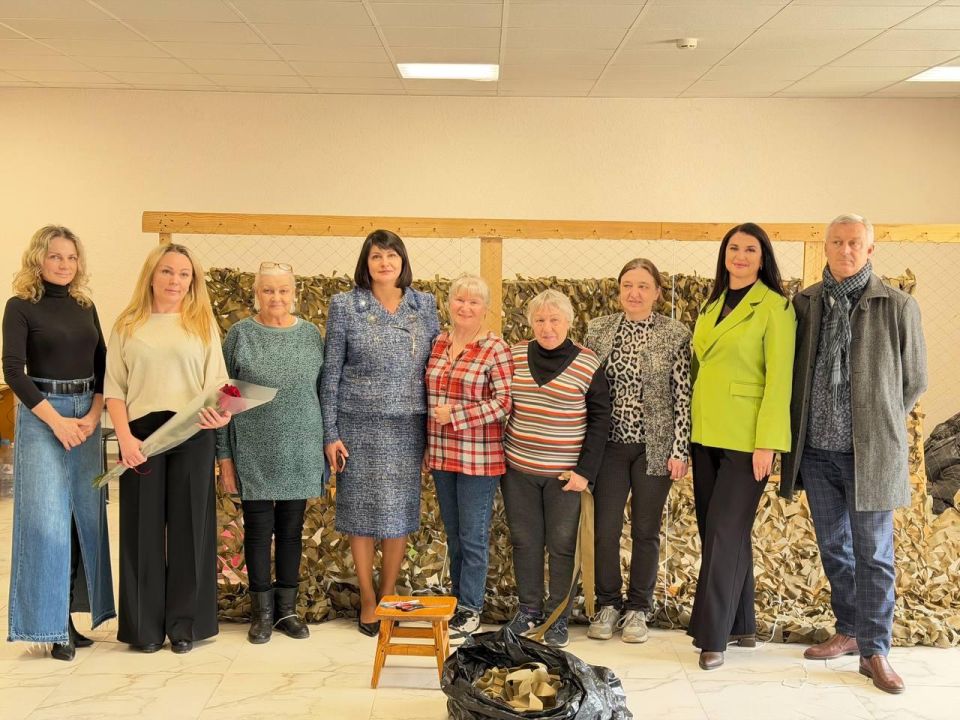 Татьяна Лобач: Также вместе с заместителем Главы Балаклавского муниципального округа Юлией Липовкой посетили и волонтеров поселка Сахарная Головка, которые плетут маскировочные сети на территории ГКУ ДК «Севастопольский»