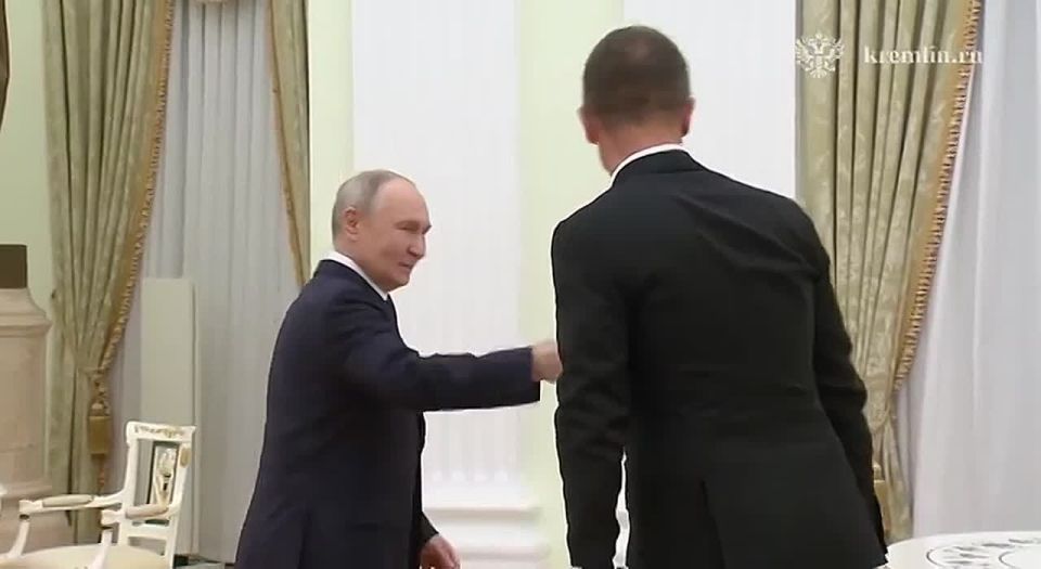Путин принял в Кремле Министра внешнеэкономических связей и иностранных дел Венгрии Сиярто