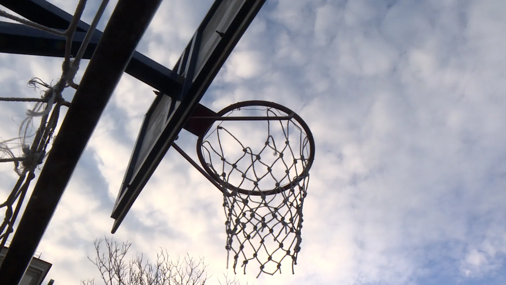 От первого паса до ГТО: как в Севастополе дворовый спорт собирает полные площадки