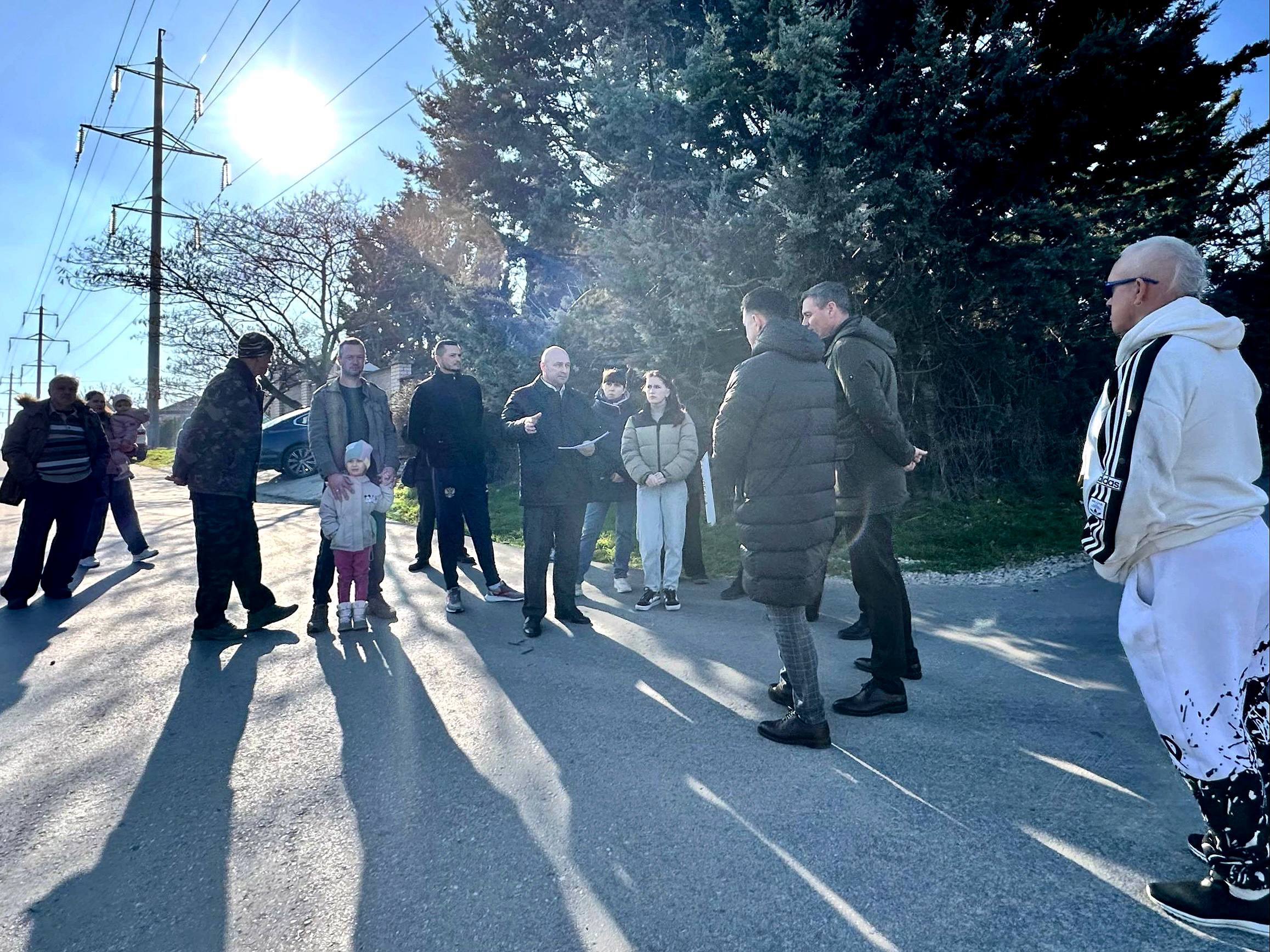 Владимир Немцев: Встретился с жителями микрорайона Матюшенко, а также улиц Репина и Вакуленчука, чтобы обсудить вопросы безопасности дорожного движения