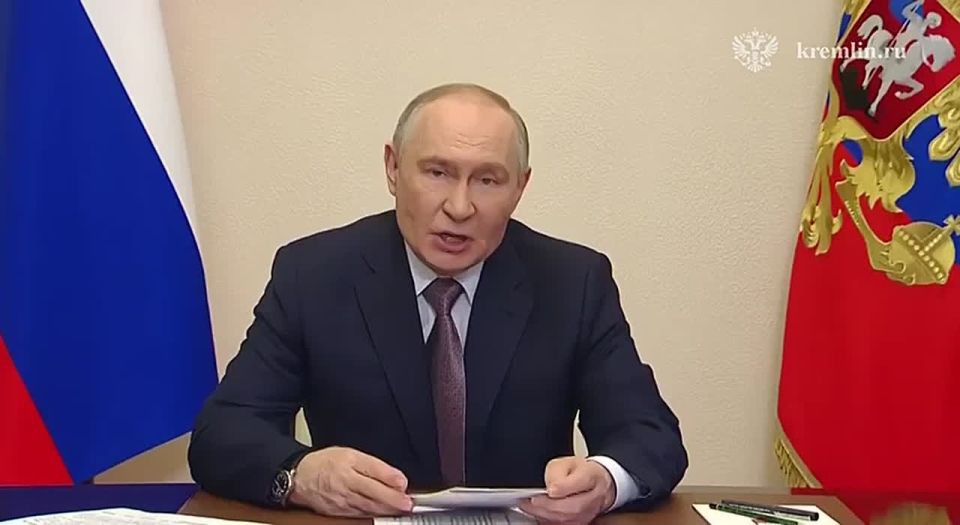 Путин поздравил жителей страны с Днем воссоединения Крыма и Севастополя, назвал историческим и решительным их выбор