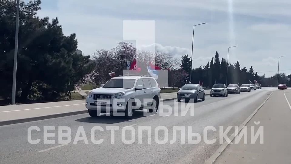 В Севастополе прошёл праздничный автопробег, посвящённый 12-й годовщине воссоединения Города-Героя и Крыма с Россией