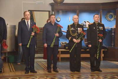 Севастопольцы почтили память контр-адмирала Владимира Истомина