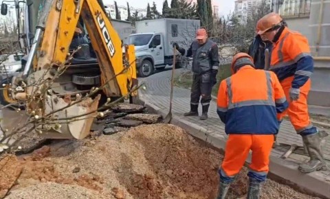 Водоканал: Рабочие моменты. Бригада №1 Гагаринского участка службы водоснабжения выполнила работы на ул. П.Корчагина и Камышовом шоссе Фото Александра Рафиханова