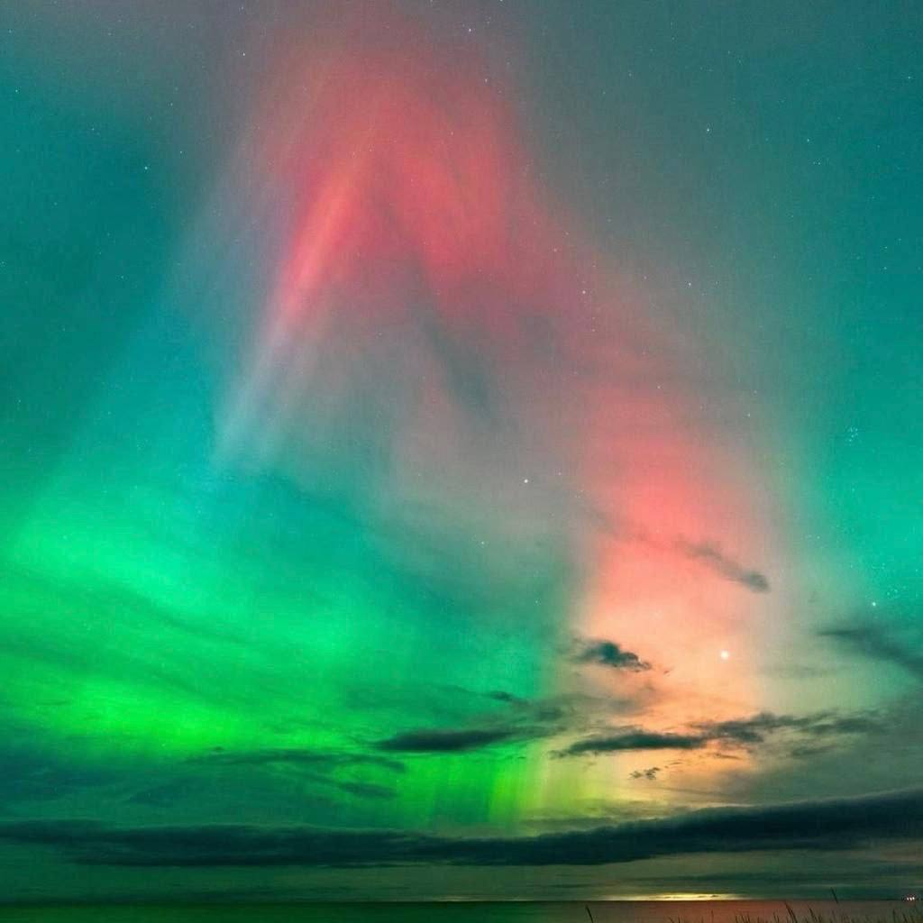 В России минувшей ночью наблюдали яркое северное сияние