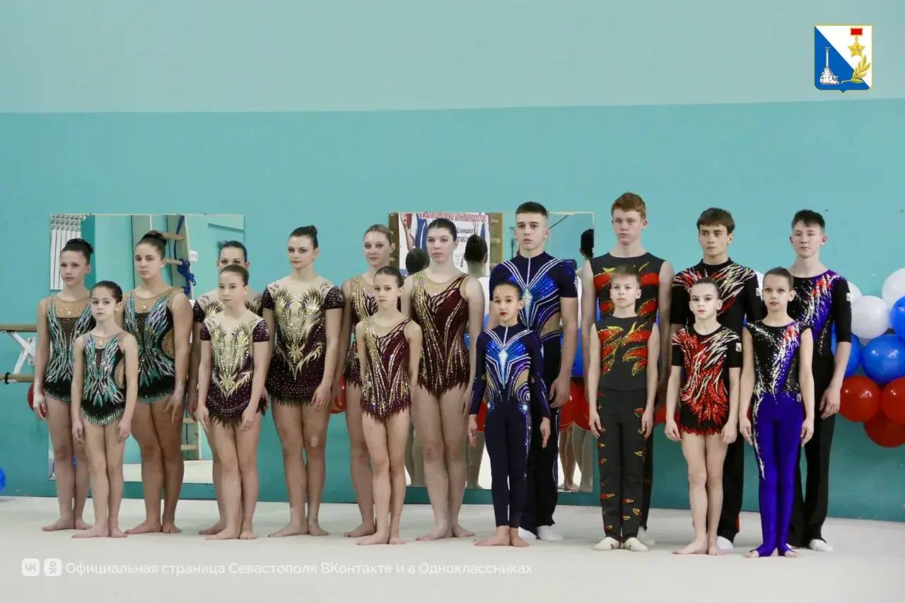 Около 50 акробатов соревновались на состязаниях, посвященных 12-й годовщине Русской весны