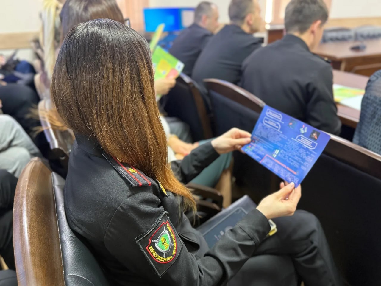 Сотрудники Госавтоинспекции Севастополя провели лекцию по безопасности дорожного движения и особенностях административной ответственности для представителей надзорного ведомства