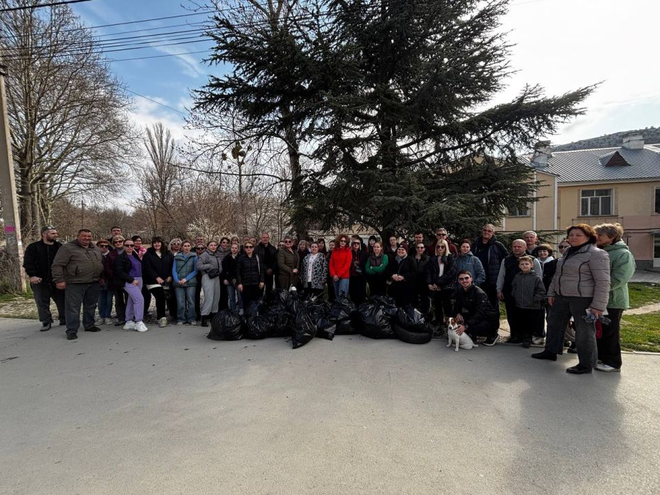 Коллектив Департамента капитального строительства совместно с подведомственными учреждениями принял активное участие в ежегодном городском субботнике