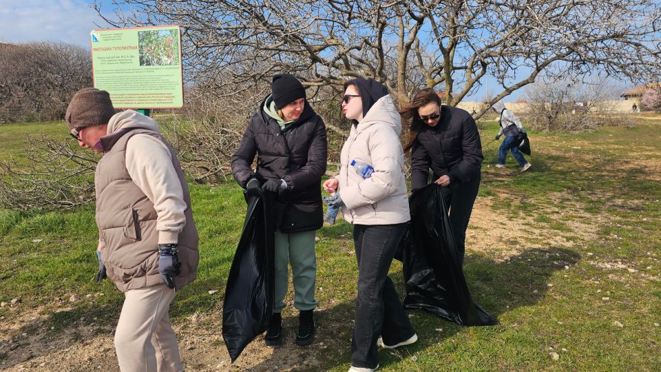 Сотрудники Севприроднадзора собрали 2 кубометра мусора в районе Омеги