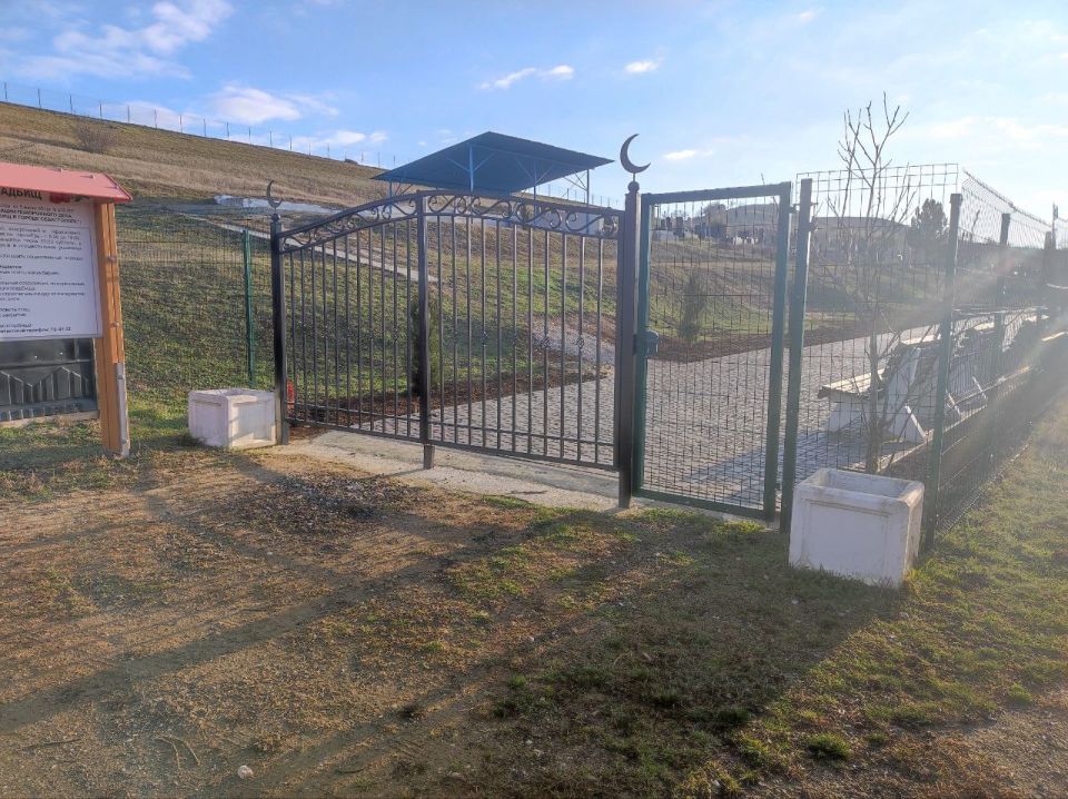 Текущая работа. В рамках реализации полномочий на оказание услуг по содержанию кладбищ, расположенных на территории ВМО Качинского МО, на постоянной основе исполнителями по контракту проводятся мероприятия по уходу за...