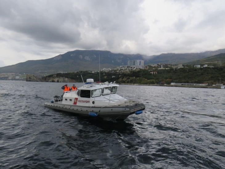За год более полутора тысяч нарушителей пытались на плавсредствах зайти в акваторию возле «Артека»