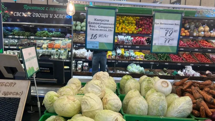 Мониторинг цен в Севастополе: за неделю не подорожали курица, молоко и огурцы