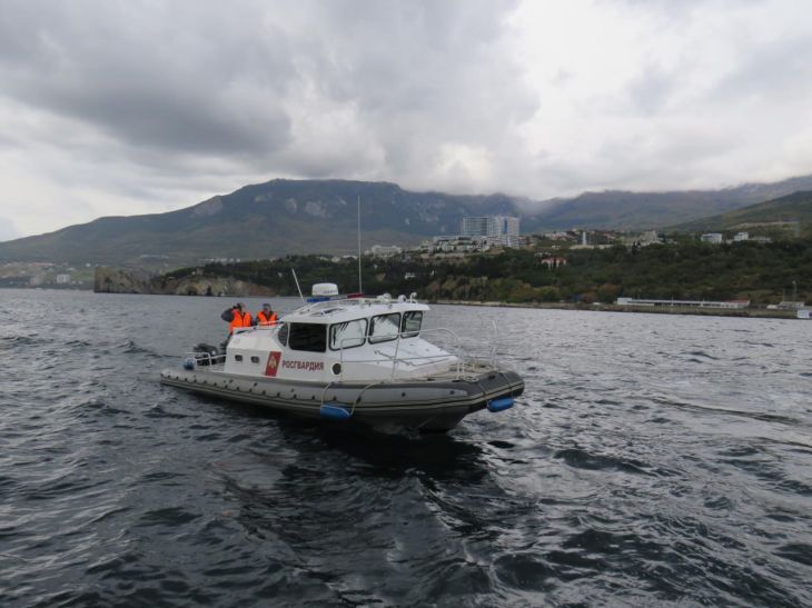 За год более полутора тысяч нарушителей пытались на плавсредствах зайти в акваторию возле «Артека»