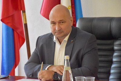 ЮРПА. Владимир Немцев поздравляет с днём рождения главу комитета ЮРПА по образованию, науке, культуре и информационной политике Бадму Катиновича Салаева