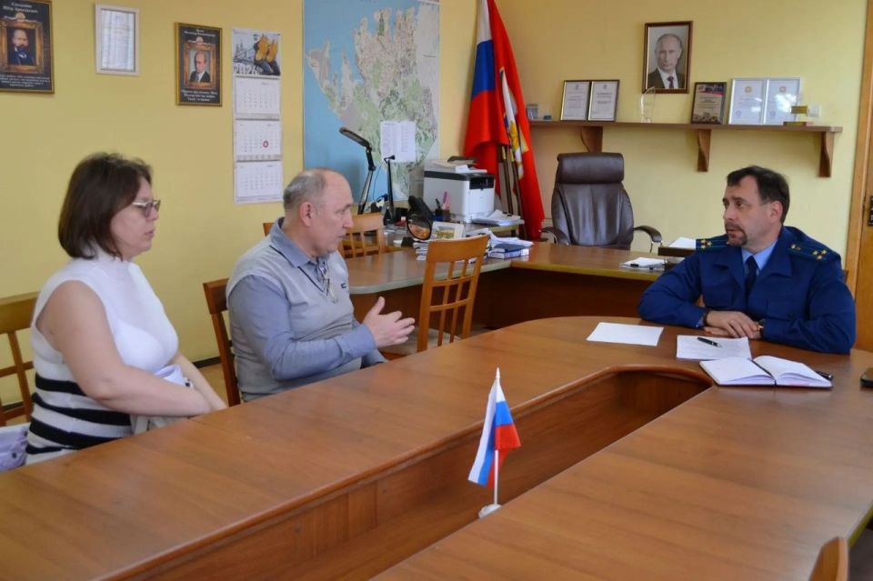 Заместитель прокурора города Евгений Кадамов провел прием граждан в администрации Гагаринского района