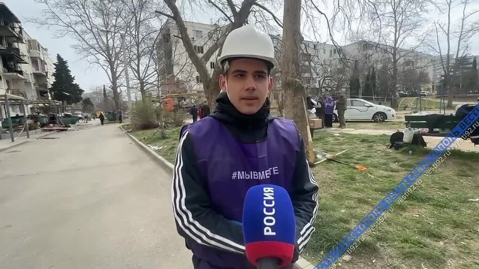 На месте взрыва по улице Павла Корчагина третий день работают волонтёры