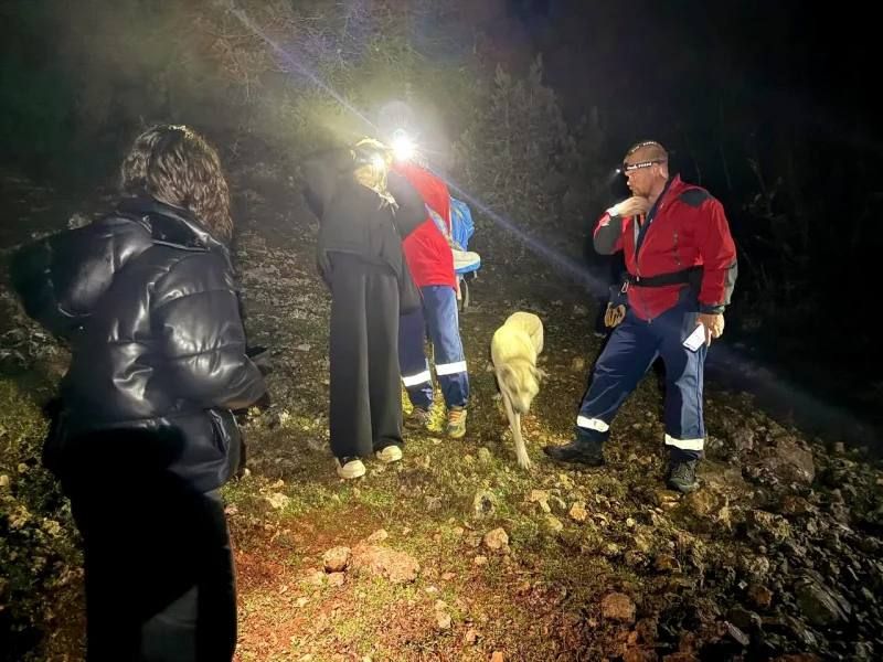 Севастопольские спасатели помогли заблудившимся туристкам в районе горы Бечку-Кая