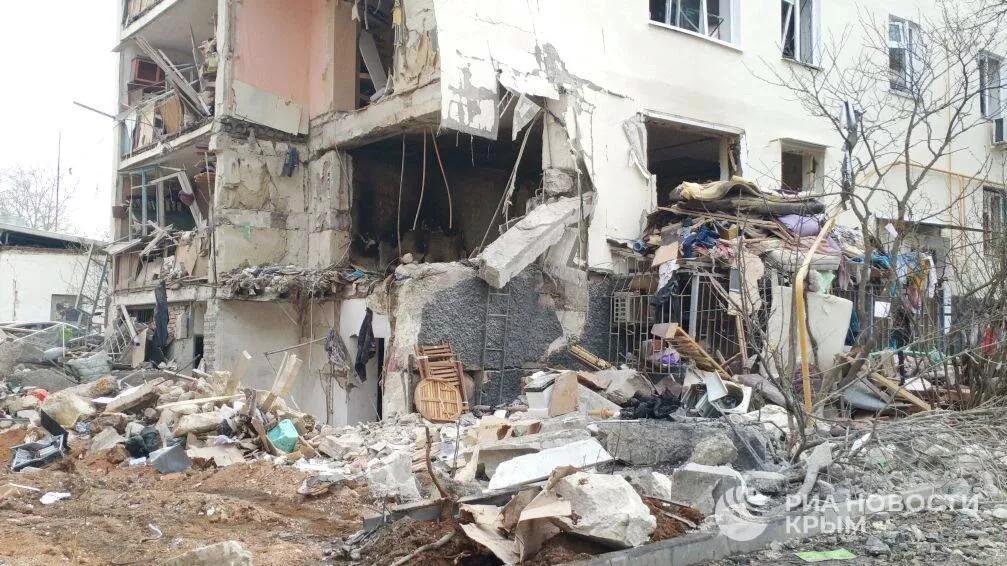 На месте взрыва жилого дома на Корчагина в Севастополе развернули строительный штаб