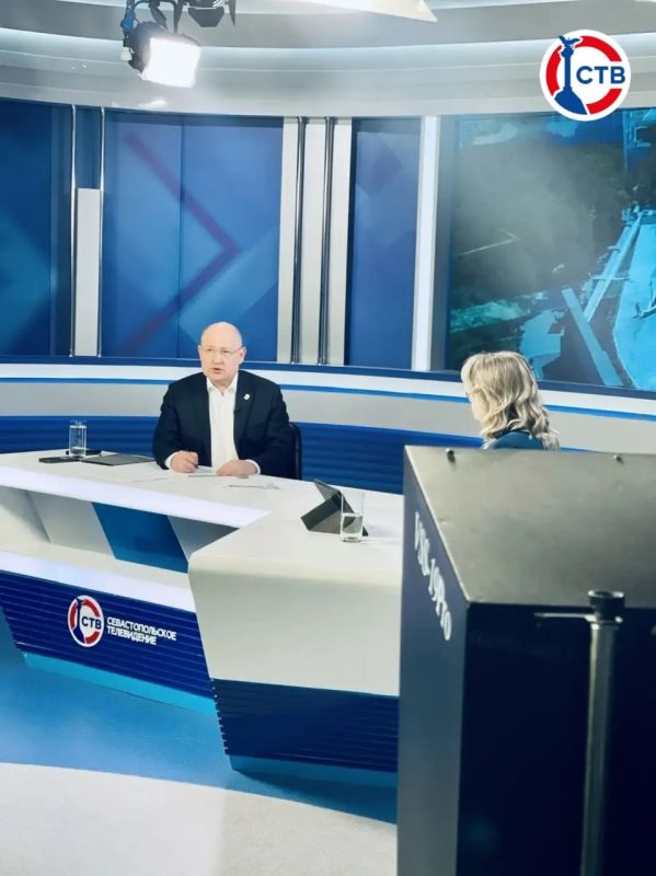 Продолжается прямая трансляция с губернатором Севастополя: смотрите и задавайте свои вопросы