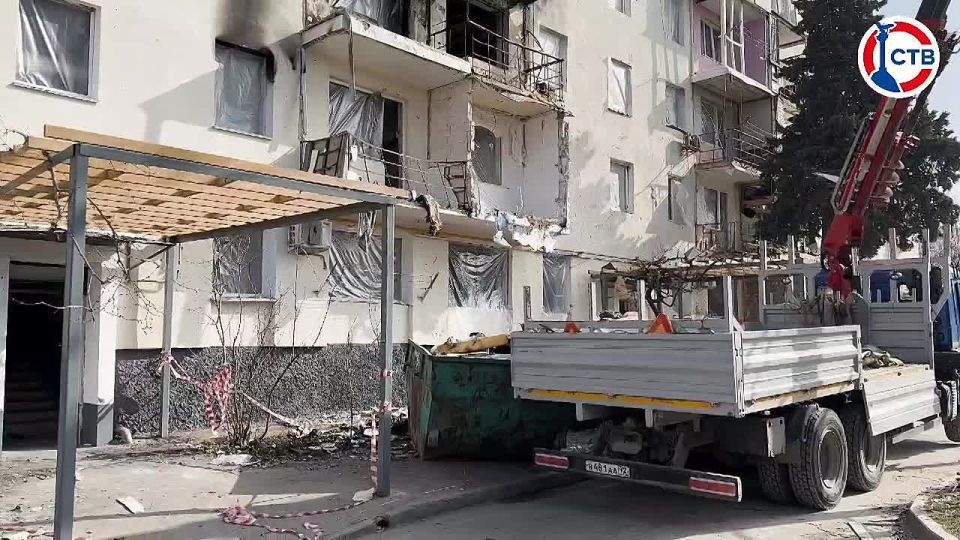 На улице Корчагина уже ведутся восстановительные работы домов пострадавших после взрыва