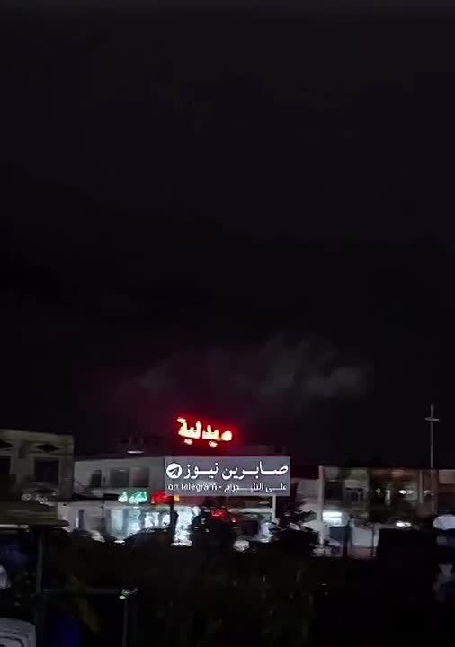 Видео, снятые после взрыва, как сообщается, на американской военной базе в Эрбиле, на севере Ирака, публикуют в соцсетях