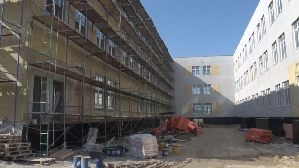Школу у парка «Учкуевка» в Севастополе достроят до конца 2026 года