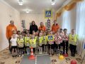 Госавтоинспекторы Севастополя и представители Центра по профилактике детского дорожно-транспортного травматизма организовали запоминающийся урок дорожной грамоты для дошколят