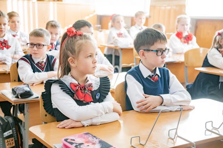 Свыше 23 650 севастопольцев установили приложение «Госуслуги Моя школа»