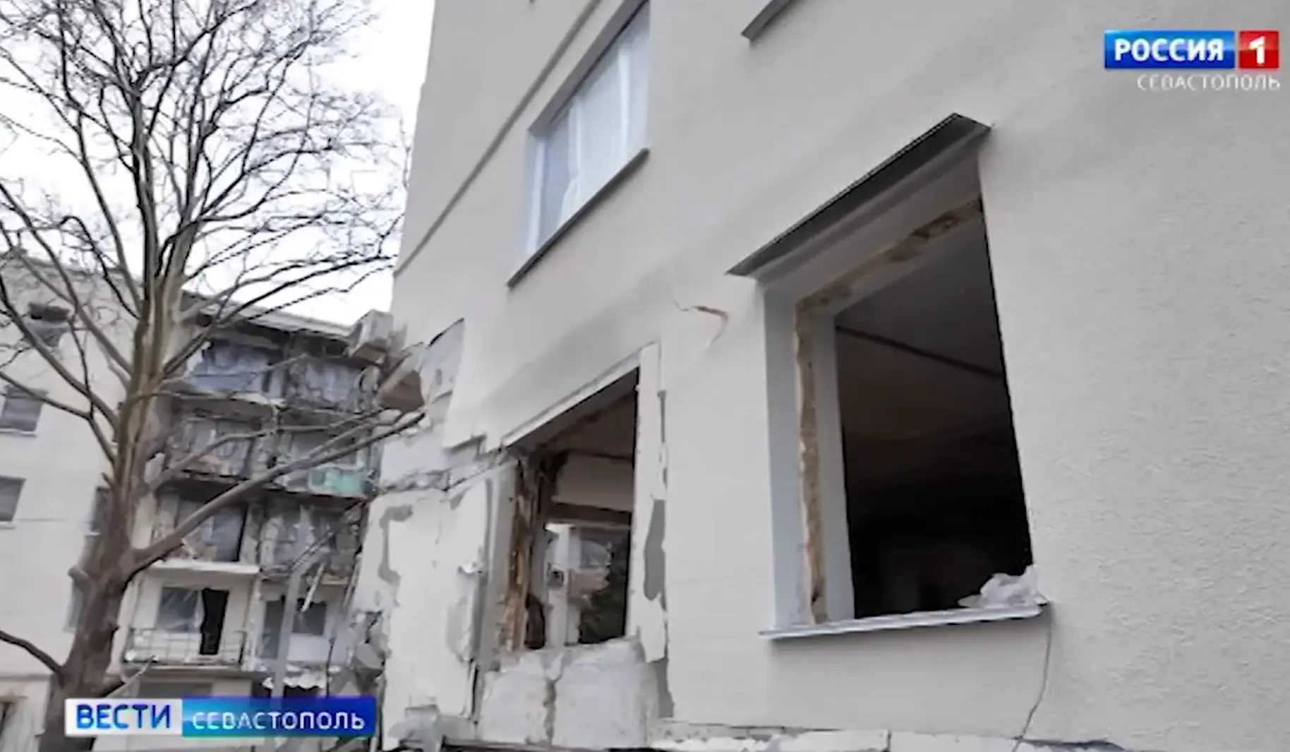 На улице Павла Корчагина продолжаются работы после взрыва