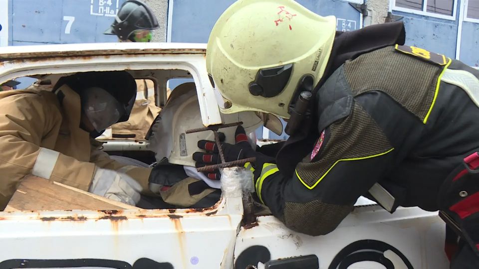 В Севастополе прошли соревнования среди сотрудников МЧС