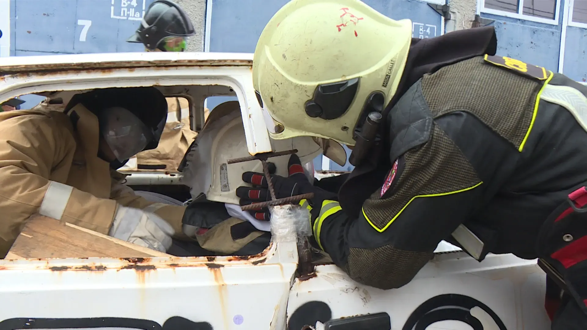 В Севастополе прошли соревнования среди сотрудников МЧС