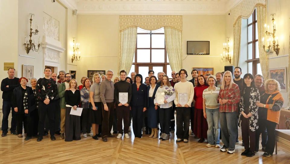 Татьяна Лобач: Поздравила коллектив Севастопольского академического русского драматического театра имени А. В. Луначарского со Всемирным днём театра