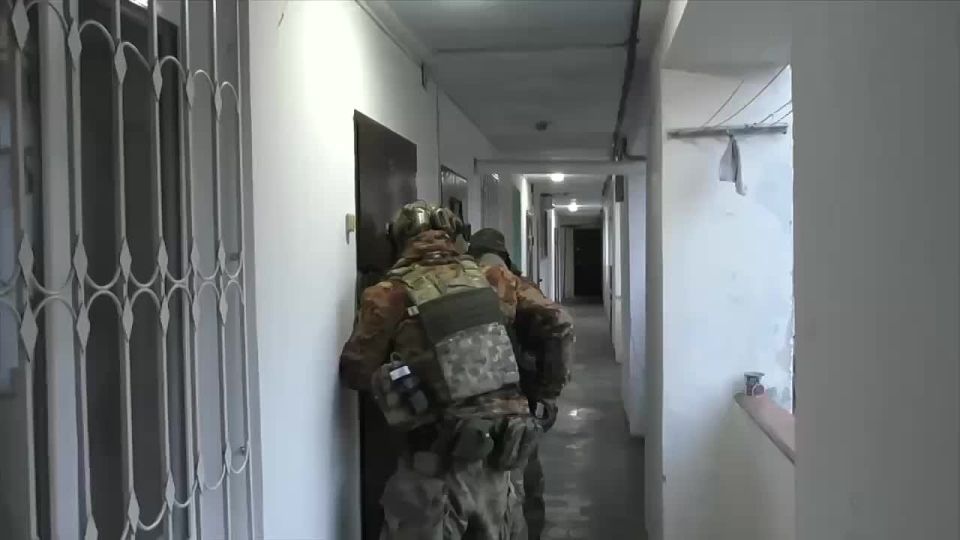 Сотрудники ФСБ по Черноморскому флоту в Феодосии задержали местного жителя за оправдание терроризма