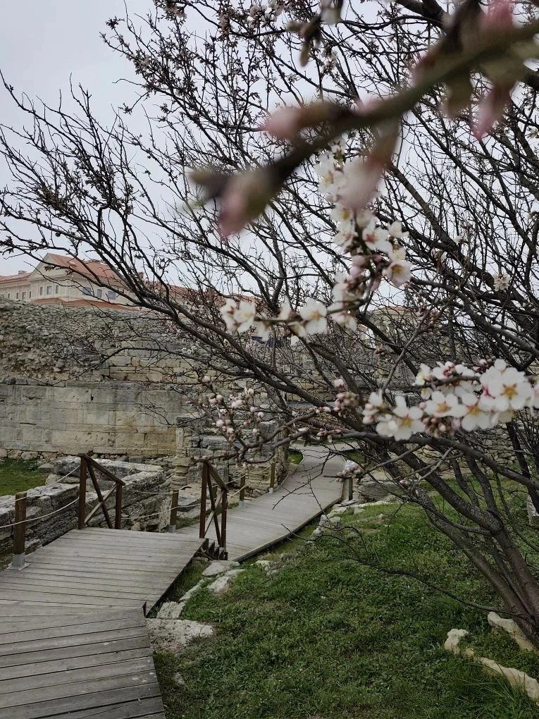 Южный циклон, который пришел на полуостров накануне, не торопится уходить