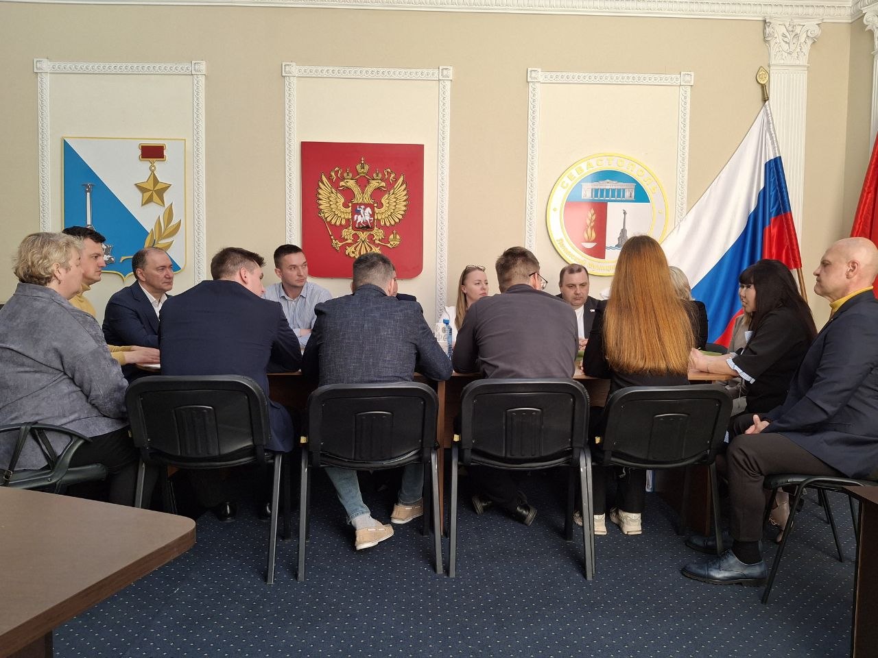 Дмитрий Белик: Принял участие в заседании круглого стола на тему «Перспективы развития Ленинского местного отделения партии «Единая Россия»