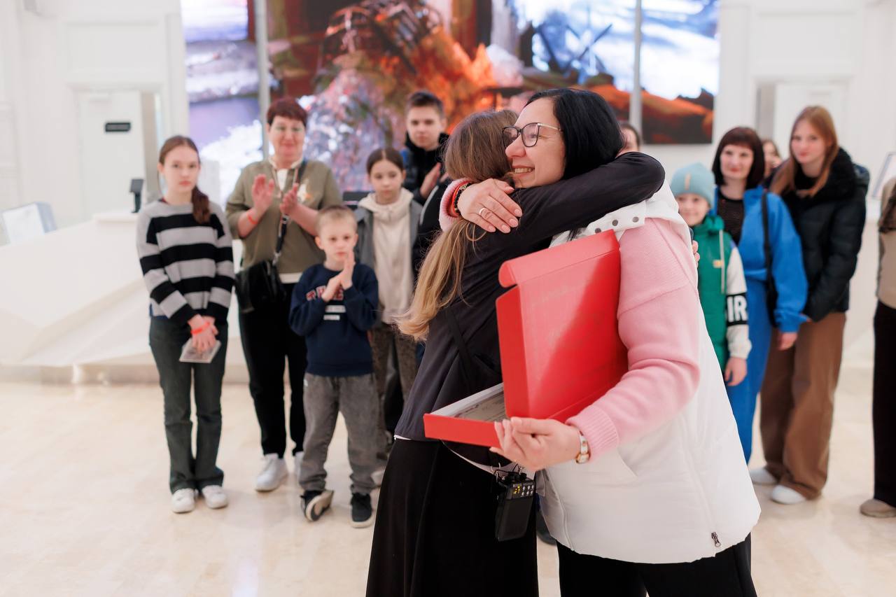 Сила страны — в поддержке героев