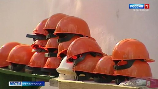 Стартовал ремонт крыши одного из домов в центре Севастополя