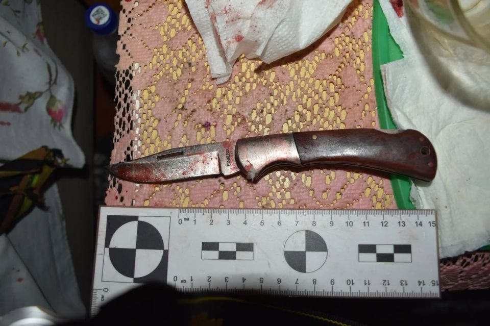 Мужчина выпрыгнул из окна после убийства матери в Симферопольском районе Крыма