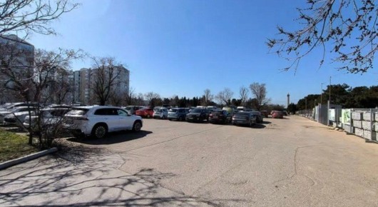 Часть парка Победы в Севастополе отдали под нужды долгостроя на Парковой, 14