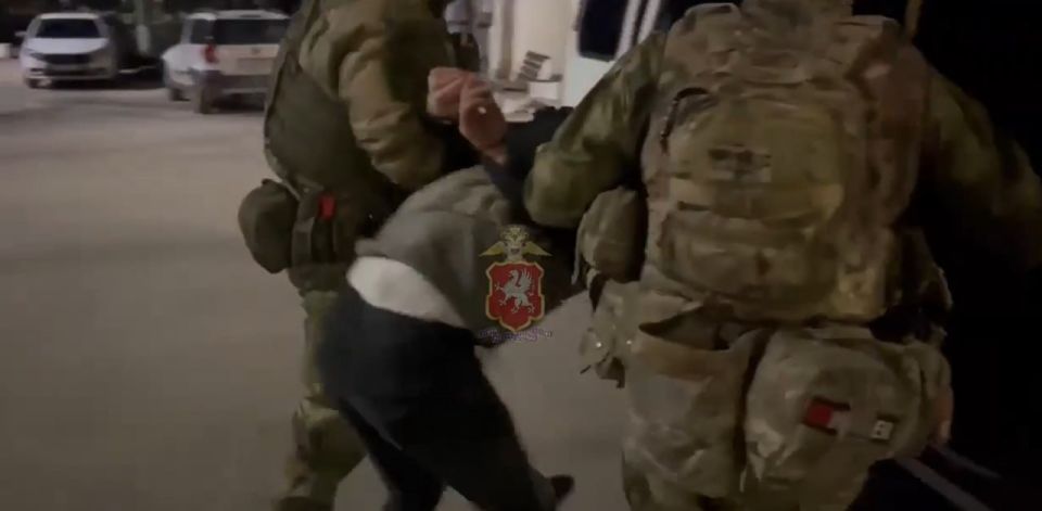 В Севастополе задержали 24-летнего жителя за призывы к терактам в публичном чате