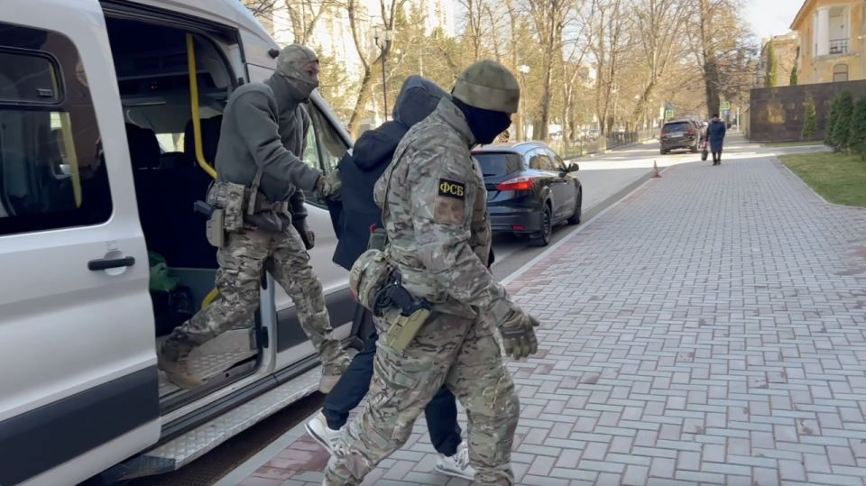 В Крыму осуждены подростки за поджоги машин