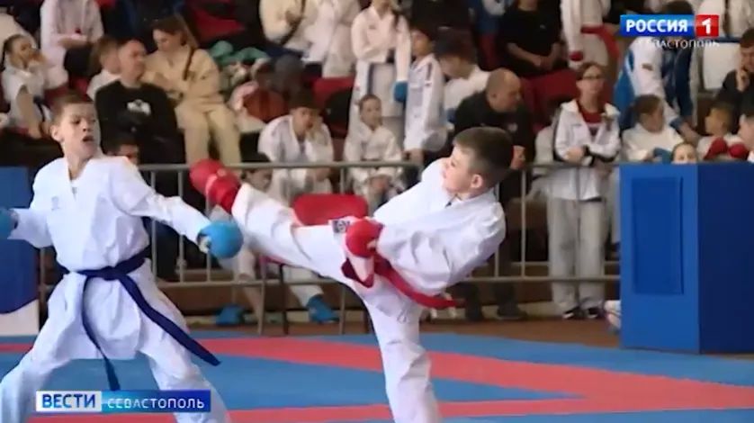 В Севастополе три сотни юных каратистов со всего юга России боролись за победу