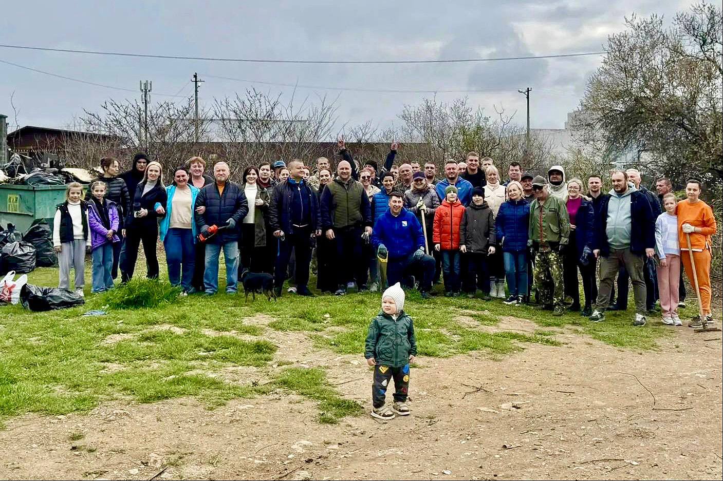 Владимир Немцев: Сегодня провели субботник на территории вблизи домов № 5, 7 и 15 по улице Александра Маринеско