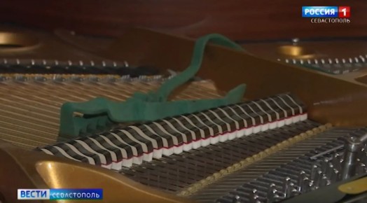 Исчезающая профессия: как в Севастополе работает настройщик пианино и роялей